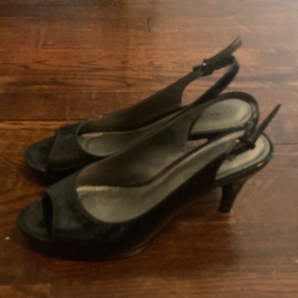 Bandolino black patent sling backs - Size 6.5